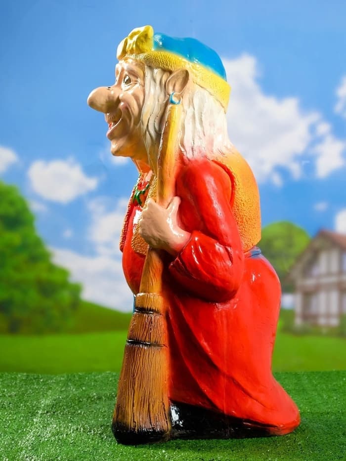 Садовая фигура из гипса «Бабка-Ёжка стоя», 33×35×65 см, МИКС