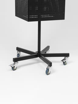 Стойка перфорированная металлическая на каркасе из труб, разборная, на колесах, 4 стороны, крутящиеся, 32×32×170 см, чёрная