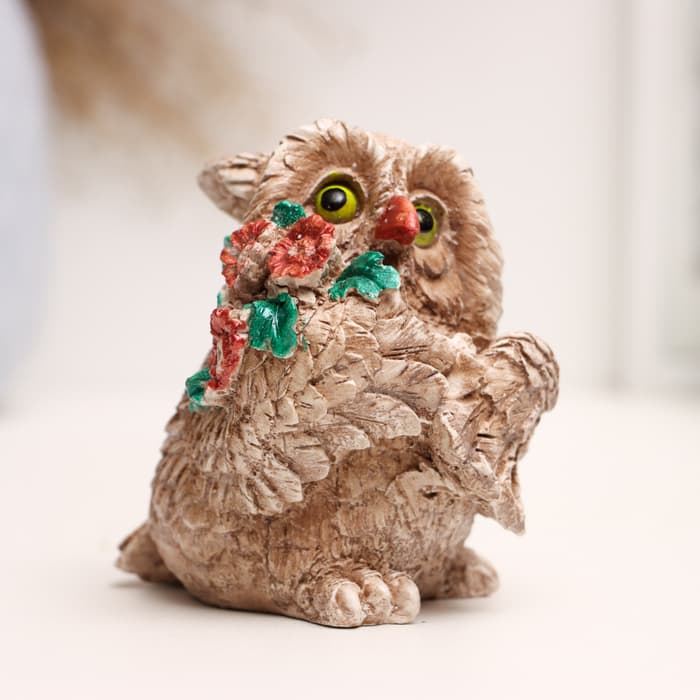 Фигурка гипс «Сова с букетом», 8×6×6 см