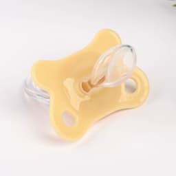 Подарочный набор новогодний M&B «Наше счастье»: соска-пустышка ортодонт., от 6 мес., и держатель на ленте, подарочная упаковка