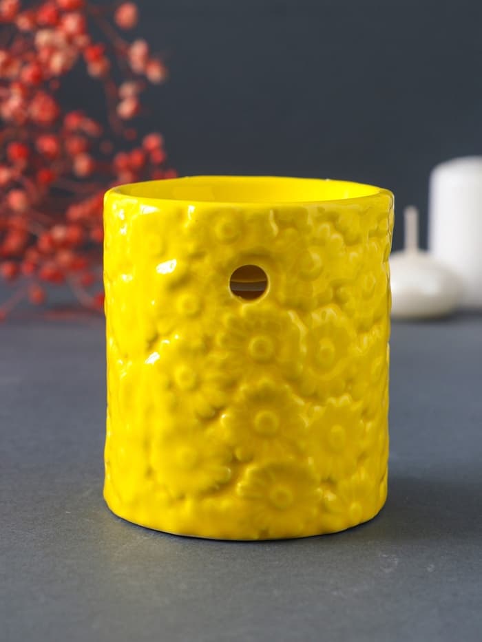 Аромалампа для эфирных масел «Ромашки», керамика, жёлтая, 6.7×6.7×7.5 см