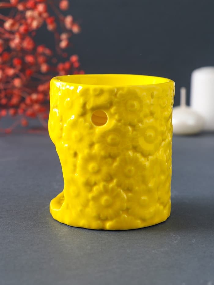 Аромалампа для эфирных масел «Ромашки», керамика, жёлтая, 6.7×6.7×7.5 см