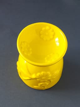 Аромалампа для эфирных масел «Стрекоза на цветке», керамика, жёлтая, 7.2×7.2×8.3 см