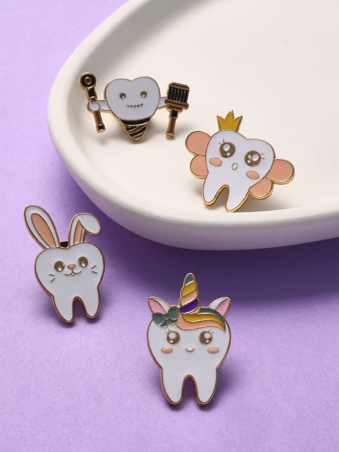 Набор значков (4 шт.) «Зубы», цветной в золоте