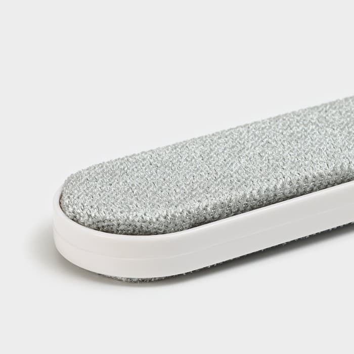 Щётка для одежды и мебели LaDо́m, для удаления шерсти и волос, 30×5.5×2 см, чехол 20×8.5×4.5 см