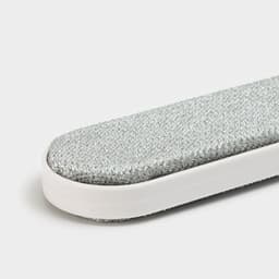 Щётка для одежды и мебели LaDо́m, для удаления шерсти и волос, 30×5.5×2 см, чехол 20×8.5×4.5 см