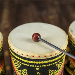 Сувенирный музыкальный инструмент «Барабаны тройные», 33×17×11 см, МИКС