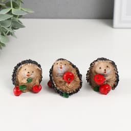 Фигурка полистоун «Ёжик с яблоком», 3.8×4.7×4.4 см, МИКС