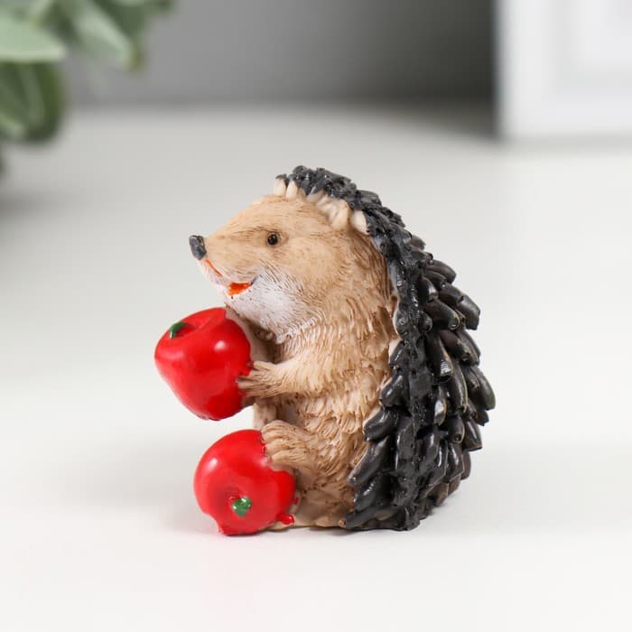 Фигурка полистоун «Ёжик с яблоком», 3.8×4.7×4.4 см, МИКС