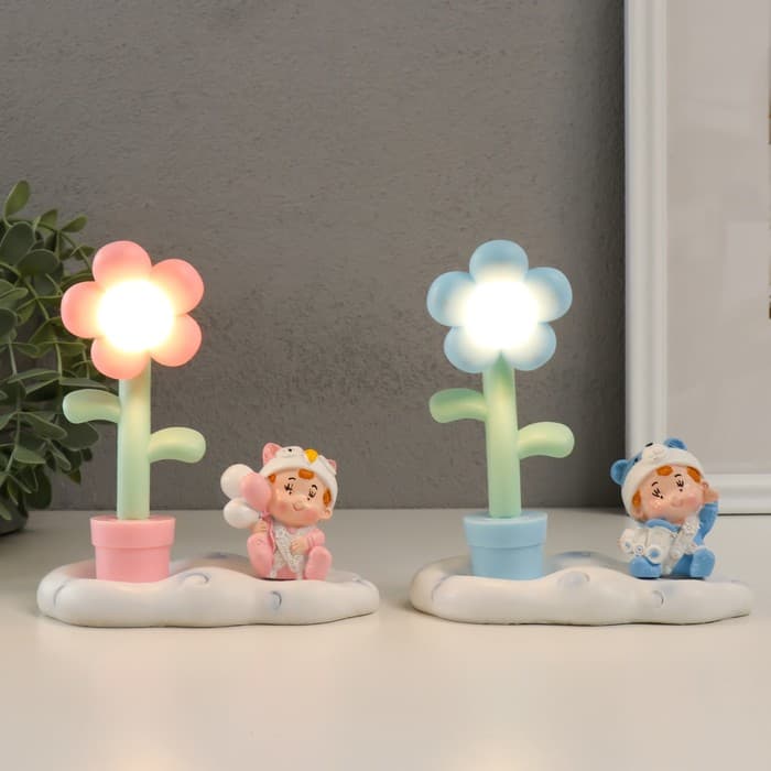 Фигурка светящаяся «Малышка в забавной шапке», 12×6.7×13 см, МИКС