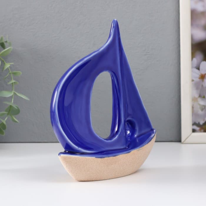 Фигурка керамика «Маленький парусник», песочно-синий, 15.6×5.6×16.7 см