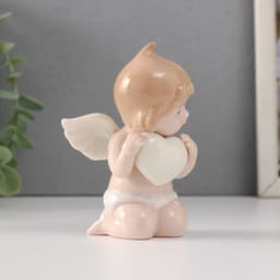 Фигурка керамика «Малыш-ангел сидит с белым сердцем», 7×6×10.5 см