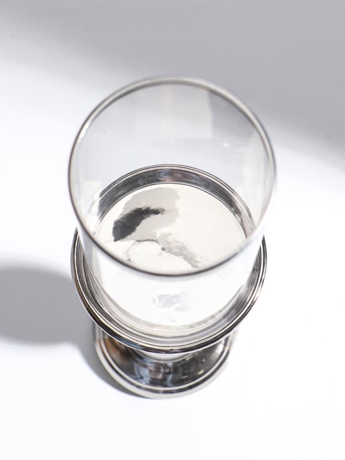 Подсвечник на 1 свечу «Магистр», керамика, стекло, d=8 см, серебро, 9.5×9.5×32 см