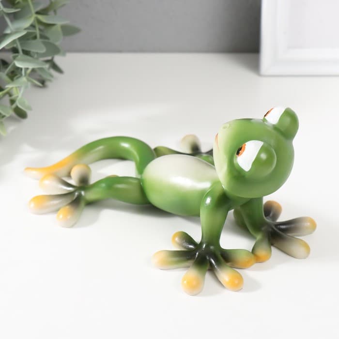 Фигурка полистоун «Зелёный геккон загорает», 18×14.5×8.5 см