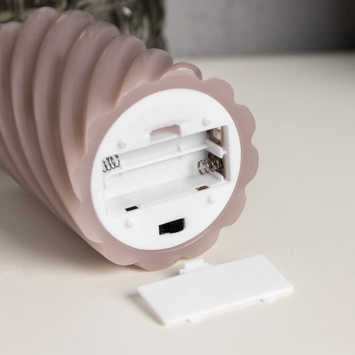 Светодиодная свеча витая лиловая, 7.5×12.5×7.5 см, пластик, воск, от батареек АААх2, свечение тёплое белое