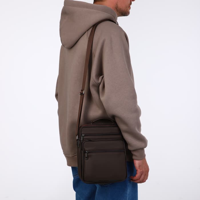 Сумка кросс-боди мужская на молнии, с ручкой, 3 наружных кармана, 18×8.5×22 см, коричневая