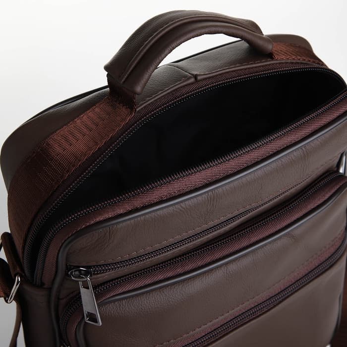 Сумка кросс-боди мужская на молнии, с ручкой, 3 наружных кармана, 19×8.5×25 см, коричневая