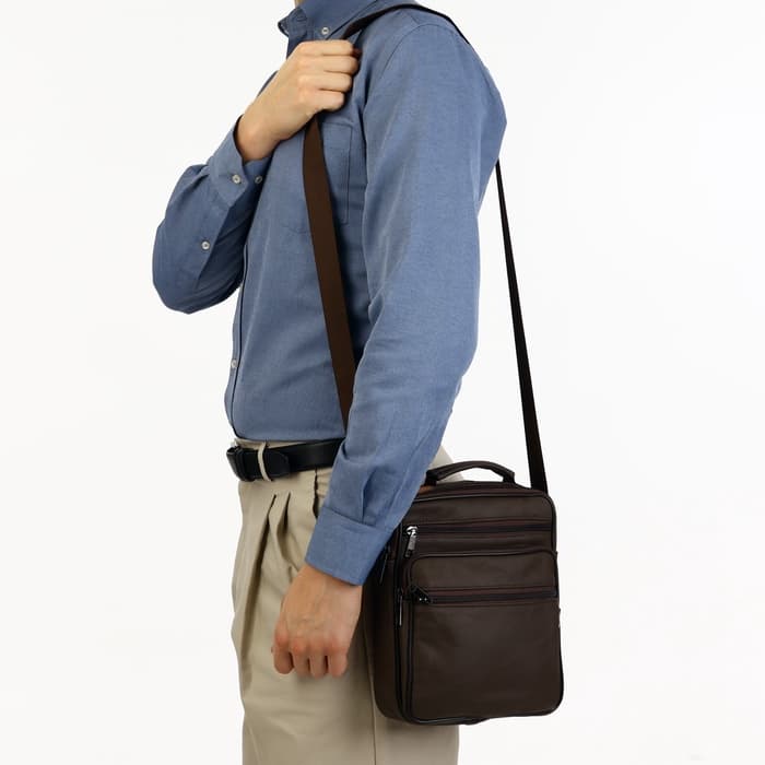 Сумка кросс-боди мужская на молнии, с ручкой, 3 наружных кармана, 19×8.5×25 см, коричневая