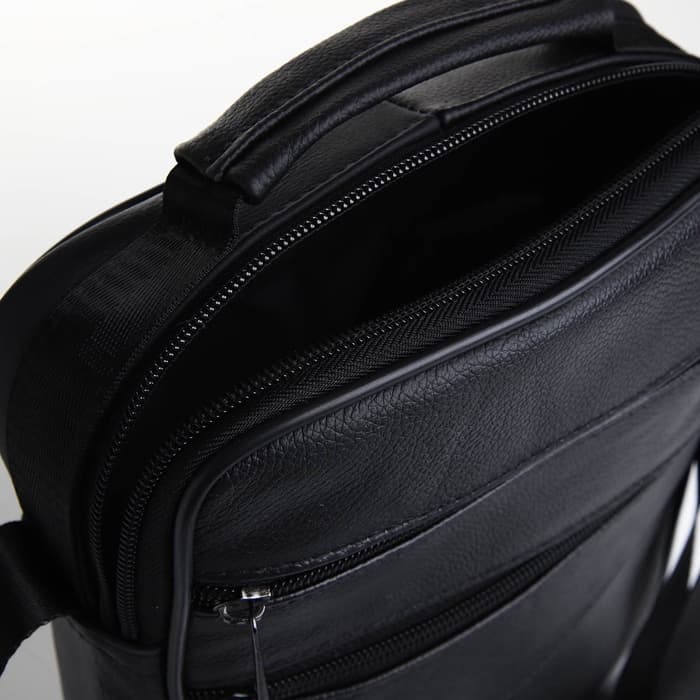 Сумка мужская, на молнии, через плечо, с длинным ремнём, прессованная кожа, 3 наружных кармана, чёрная