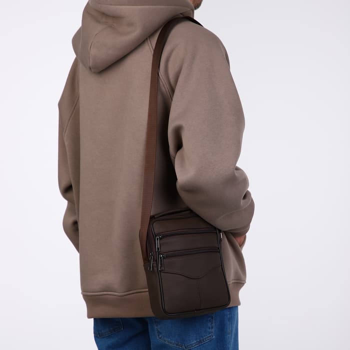 Сумка кросс-боди мужская на молнии, с ручкой, 3 наружных кармана, 18×5.5×22 см, коричневая