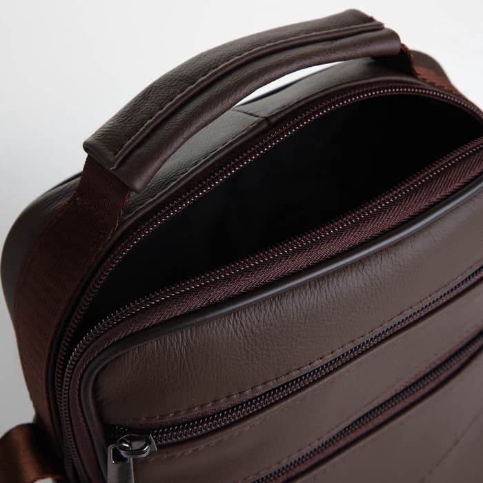 Сумка кросс-боди мужская на молнии, с ручкой, 3 наружных кармана, 18×5.5×22 см, коричневая