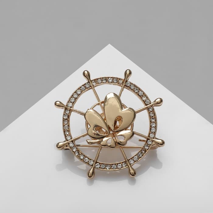 Брошь «Штурвал» с клевером, цвет белый в золоте