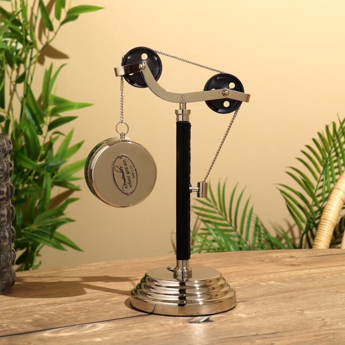 Настольные часы, 32×22 см, диаметр часов 8 см, латунь