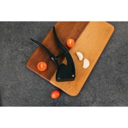 Пресс для чеснока Magistro Alum black, 18.5, с выталкивателем косточек, чёрный