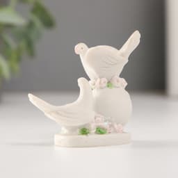 Фигурка полистоун «Два голубя на шаре с цветами», 6.4 см