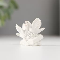 Фигурка полистоун «Голубки на книге», 3.8 см, МИКС
