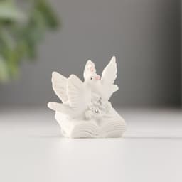 Фигурка полистоун «Голубки на книге», 3.8 см, МИКС