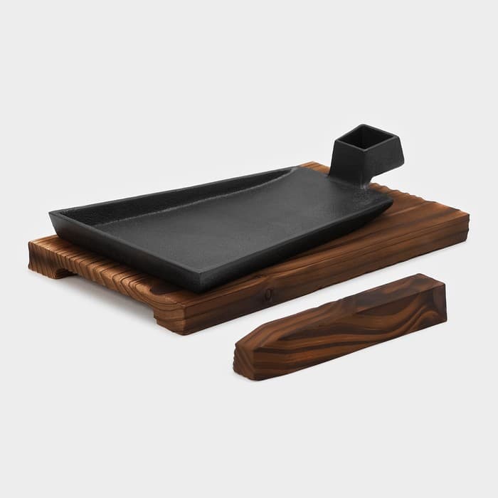 Сковорода Magma «Вунгтау», 24×15.3×2.2 см, на деревянной подставке, чугун, чёрная