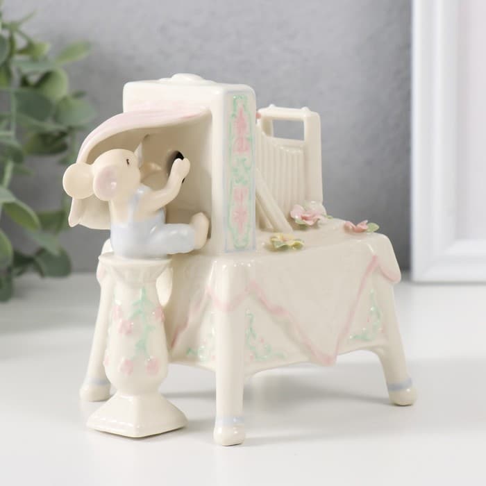 Сувенир музыкальный механический «Зайчик с ретро фотоаппаратом», керамика, 8.5×10.5×11 см