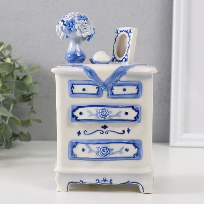 Сувенир музыкальный механический «Старинный комод с вазой с цветами», керамика, 7.5×10.6×18 см