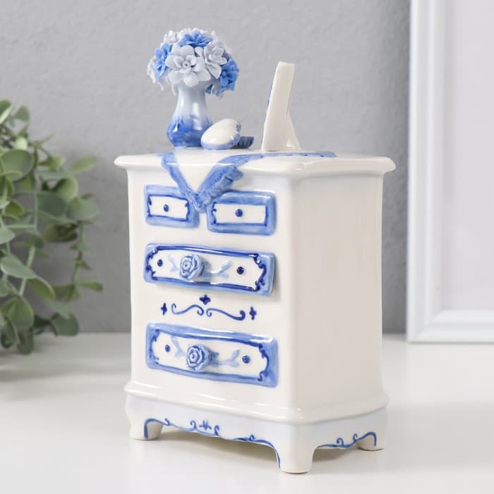 Сувенир музыкальный механический «Старинный комод с вазой с цветами», керамика, 7.5×10.6×18 см