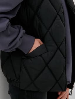 Жилет женский демисезонный на молнии Collorista, чёрный, размер 46