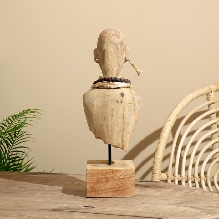 Сувенир на подставке «Бюст», 17×12.5×44 см, манговое дерево