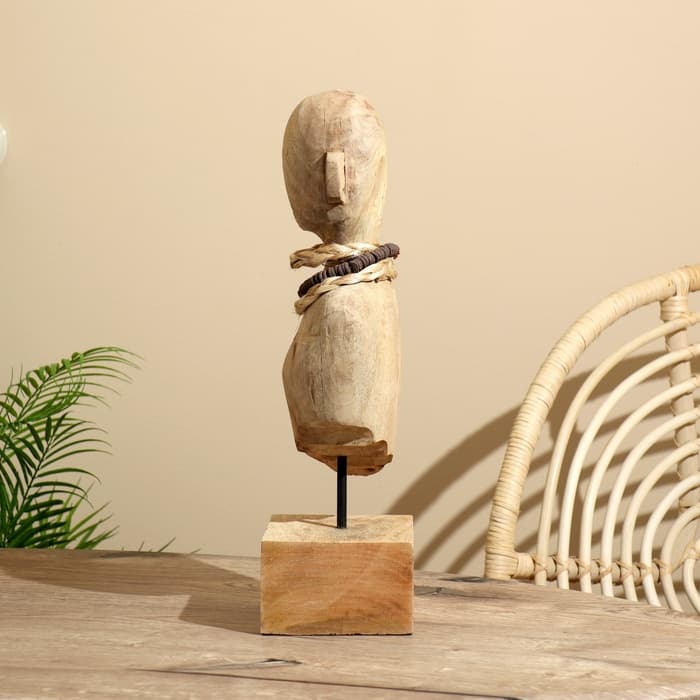Сувенир на подставке «Бюст», 17×12.5×44 см, манговое дерево