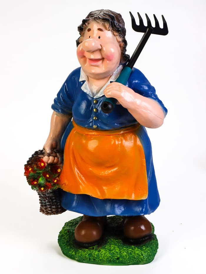 Садовая фигура из полистоуна «Баба с тяпкой», 63×23×27 см