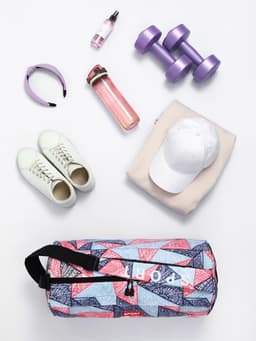 Сумка спортивная на молнии TEXTURA, боковой карман-сетка, регулируемый ремень, средний размер, красная