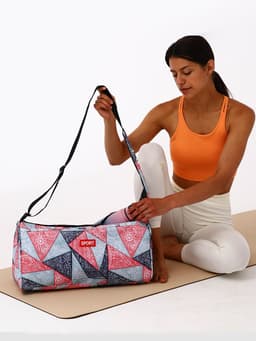 Сумка спортивная на молнии TEXTURA, боковой карман-сетка, регулируемый ремень, средний размер, красная