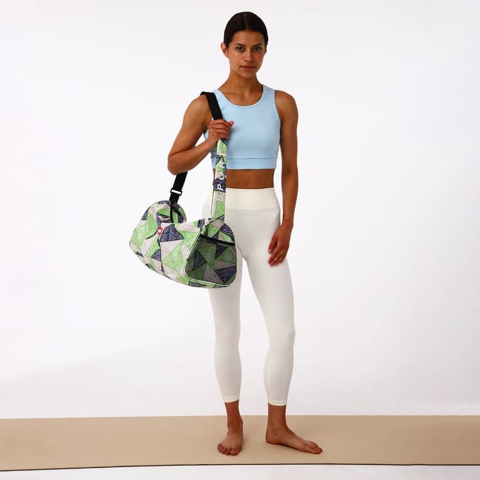 Сумка спортивная на молнии TEXTURA, боковой карман-сетка, регулируемый ремень, средний размер, зелёная