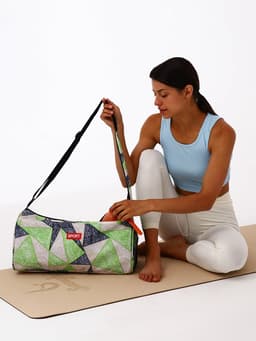 Сумка спортивная на молнии TEXTURA, боковой карман-сетка, регулируемый ремень, средний размер, зелёная