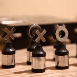 Игра настольная «Крестики-нолики», 20×20 см, манговое дерево, сталь