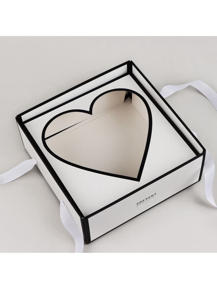 Коробка для цветов с фигурным вкладышем и пластиковой крышкой Present, 23.5×23.5×15 см