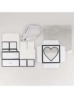 Коробка для цветов с фигурным вкладышем и пластиковой крышкой Present, 23.5×23.5×15 см