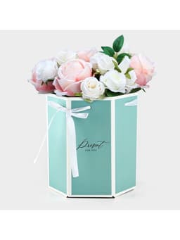 Коробка - переноска подарочная для цветов «Подарок», 17×14.8×19.5 см, шестигранник