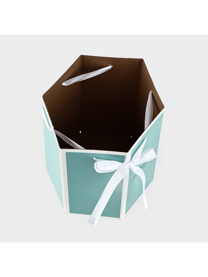 Коробка - переноска подарочная для цветов «Подарок», 17×14.8×19.5 см, шестигранник