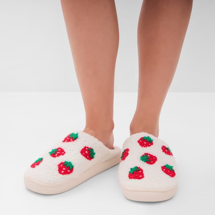 Тапочки женские закрытые LoveLife, размер 38-39, белые