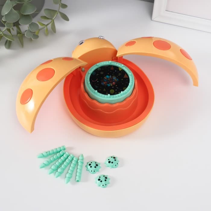 Шкатулка музыкальная механическая «Божья коровка», пластик, жёлтая, 12×15×8.5 см